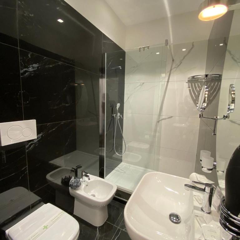 Vatican G&G Suites - Camera King Superior - 28
