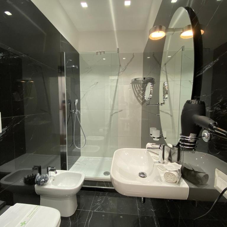 Vatican G&G Suites - Camera King Superior - 36