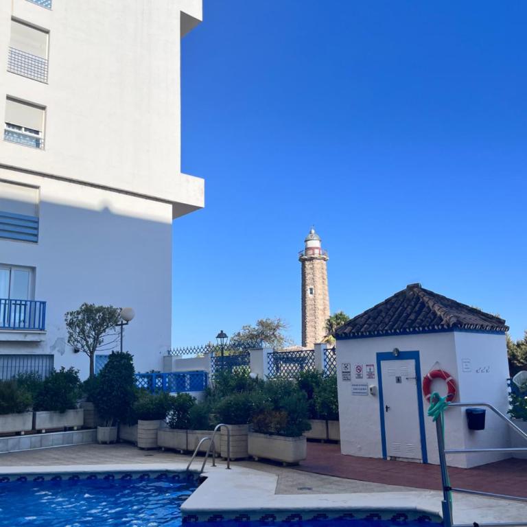 EL FARO VACACIONES en ESTEPONA - Apartamento con vistas a la piscina - 2
