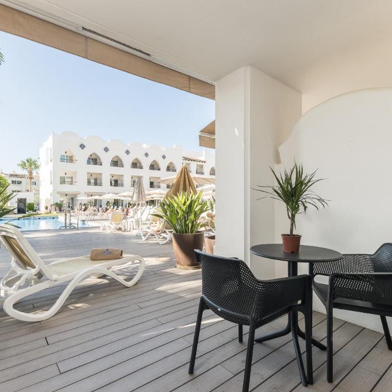 Mac Puerto Marina Benalmádena - Habitación Doble con acceso a la piscina - 2 camas - 1