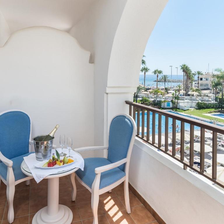 Mac Puerto Marina Benalmádena - Habitación Doble con vistas laterales al mar - 1 o 2 camas - 2
