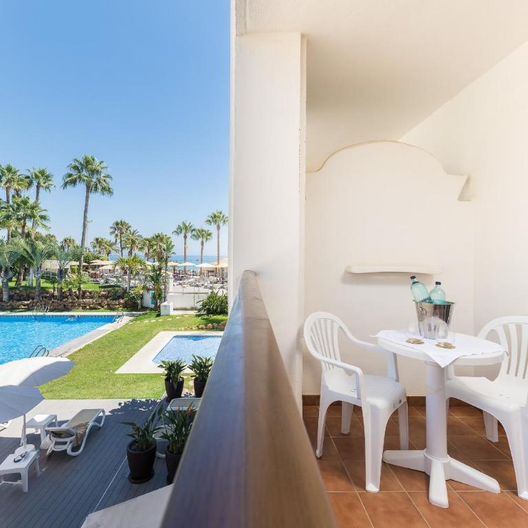 Mac Puerto Marina Benalmádena - Habitación Doble con acceso a la piscina - 2 camas - 4