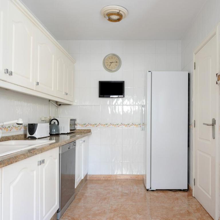 Luxurious villa 1,5 kilometers from Costa Adeje - Villa - 19