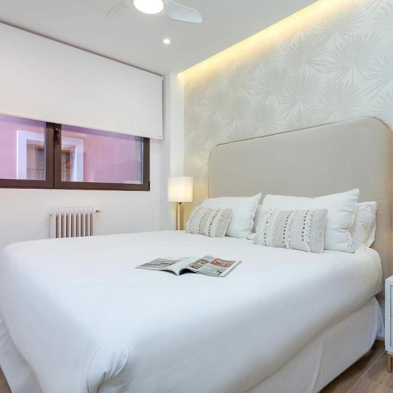 Genteel Home Alhóndiga II Granada - Three-Bedroom Apartment - 19