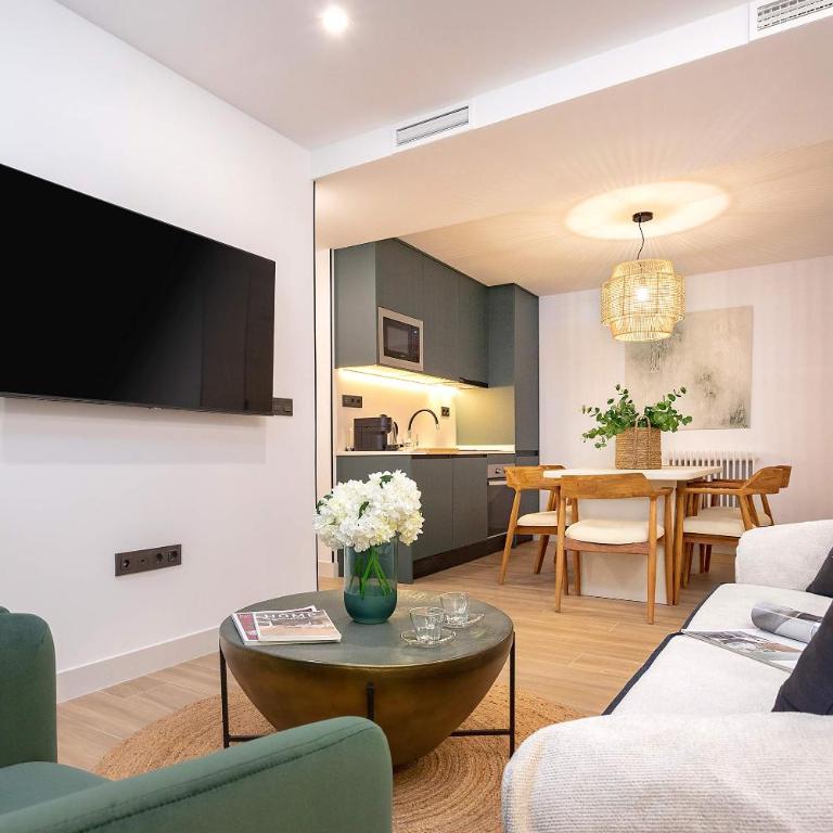 Genteel Home Alhóndiga II Granada - Three-Bedroom Apartment - 2