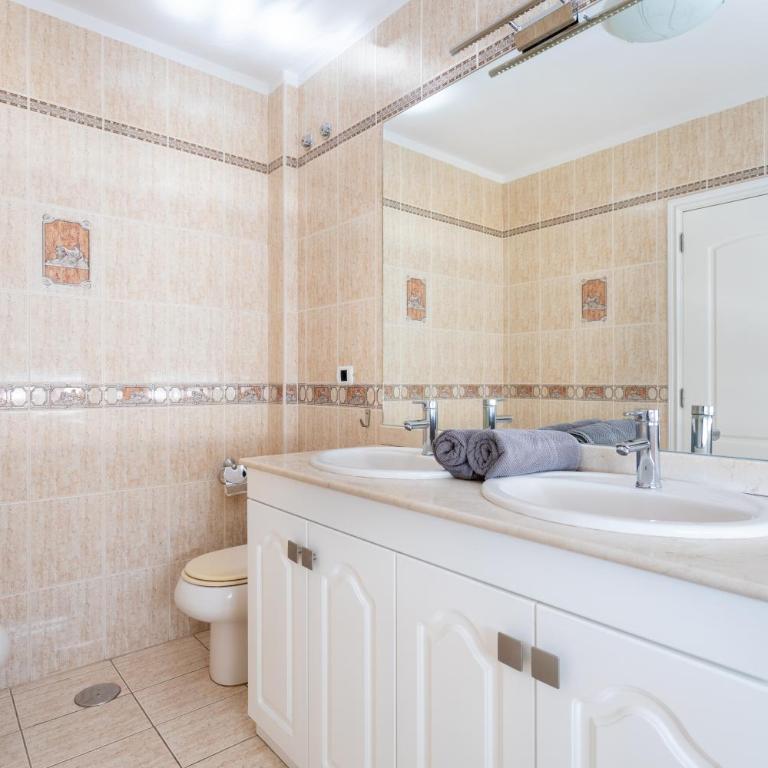 Luxurious villa 1,5 kilometers from Costa Adeje - Villa - 12