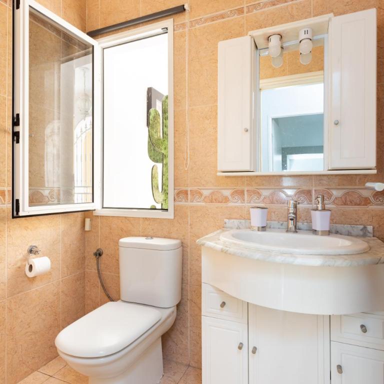 Luxurious villa 1,5 kilometers from Costa Adeje - Villa - 43