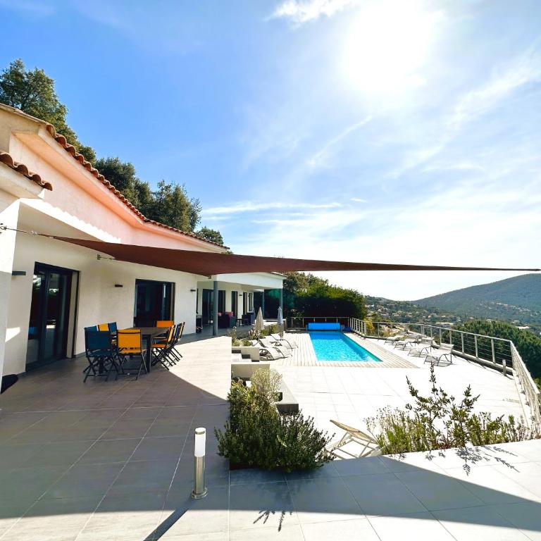 Villa Eden pour 8 personnes climatisée avec piscine chauffée et vue mer à La Londe-les-Maures - Maison de Vacances 4 Chambres - 4