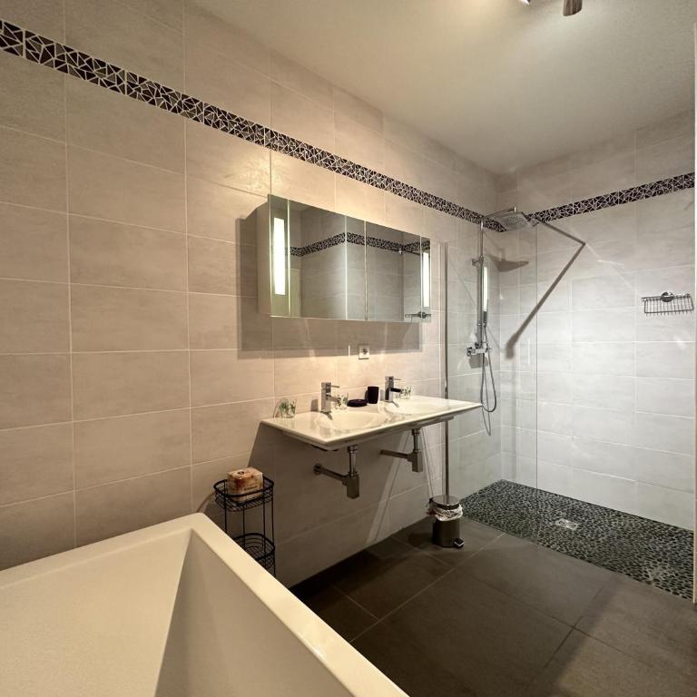 Villa Eden pour 8 personnes climatisée avec piscine chauffée et vue mer à La Londe-les-Maures - Maison de Vacances 4 Chambres - 25