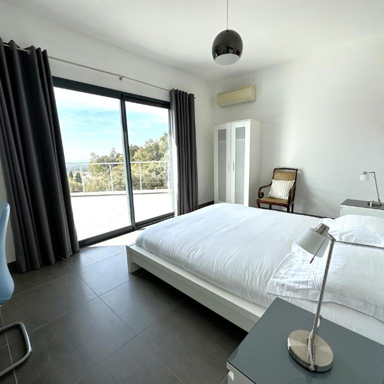 Villa Eden pour 8 personnes climatisée avec piscine chauffée et vue mer à La Londe-les-Maures - Maison de Vacances 4 Chambres - 23