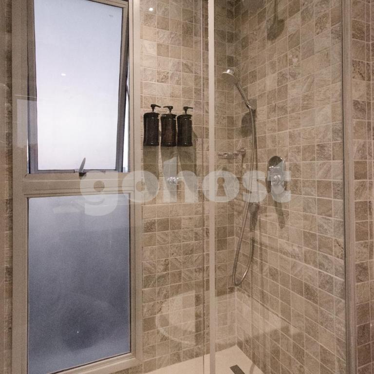 Elegant apt near Shopping del Sol and La Galeria - Apartment - 7