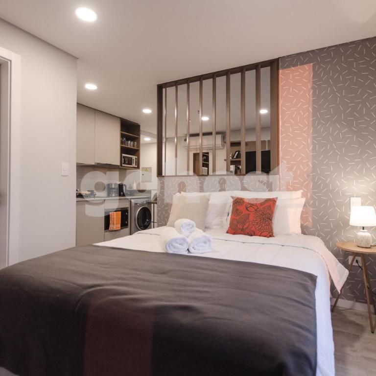 Elegant apt near Shopping del Sol and La Galeria - Apartment - 2