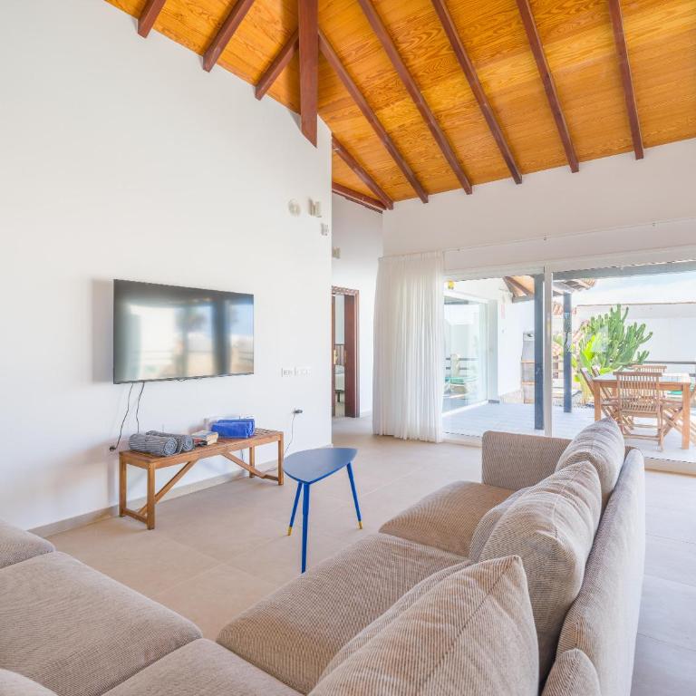 VILLA LOBOS with private pool and BBQ - Three-Bedroom Villa - 4