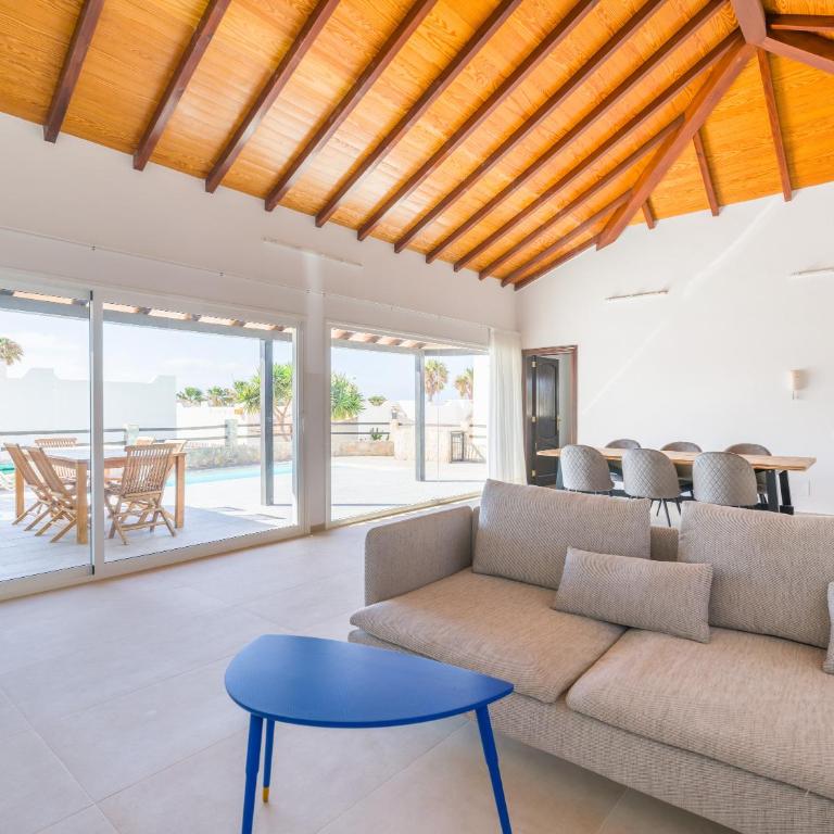 VILLA LOBOS with private pool and BBQ - Three-Bedroom Villa - 6