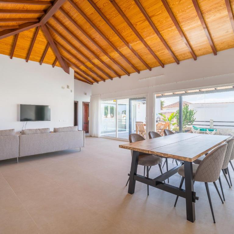 VILLA LOBOS with private pool and BBQ - Three-Bedroom Villa - 15