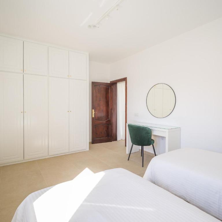 VILLA LOBOS with private pool and BBQ - Three-Bedroom Villa - 16