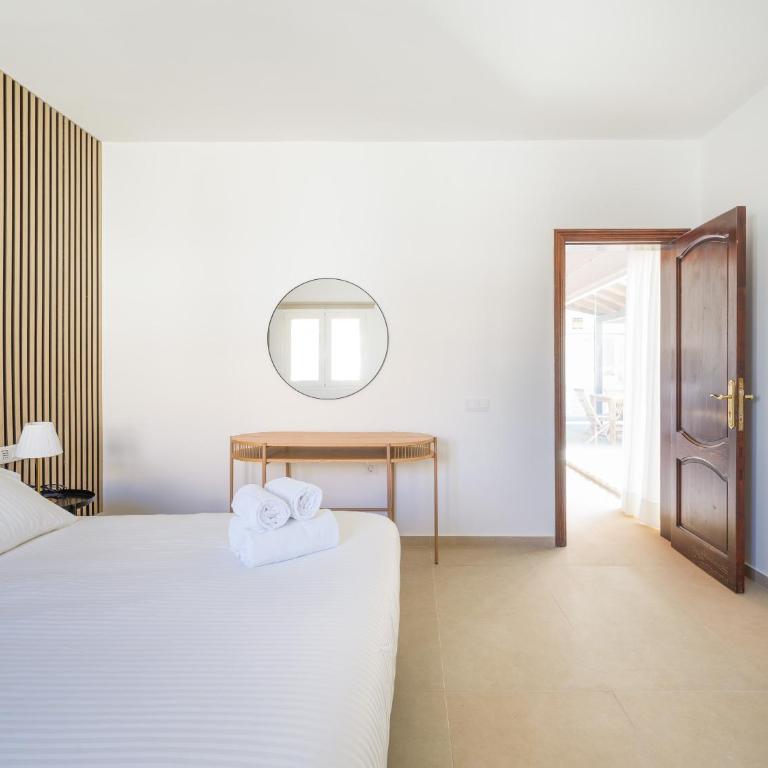 VILLA LOBOS with private pool and BBQ - Three-Bedroom Villa - 20