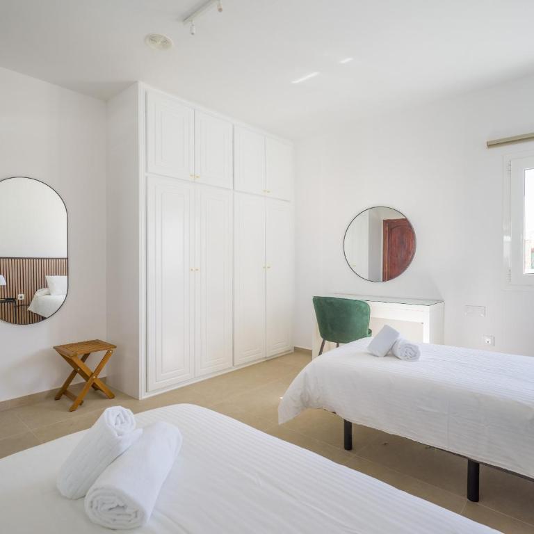 VILLA LOBOS with private pool and BBQ - Three-Bedroom Villa - 31