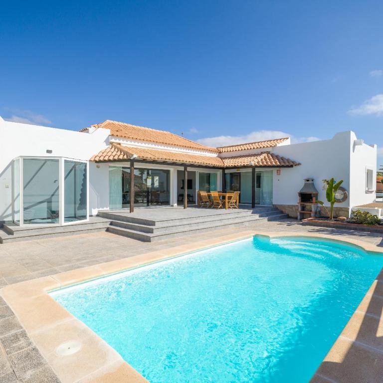 VILLA LOBOS with private pool and BBQ - Three-Bedroom Villa - 36