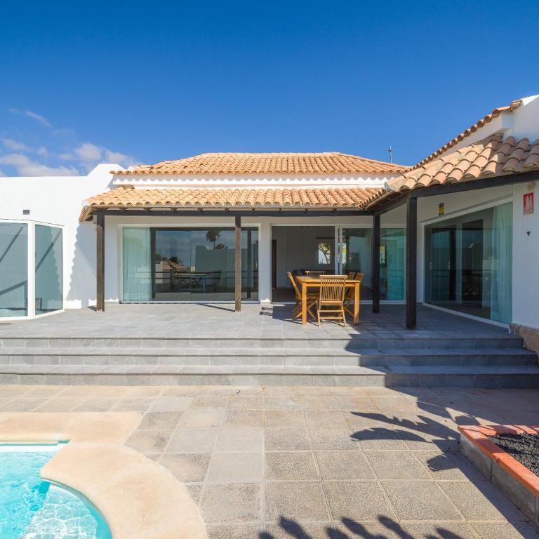 VILLA LOBOS with private pool and BBQ - Three-Bedroom Villa - 38