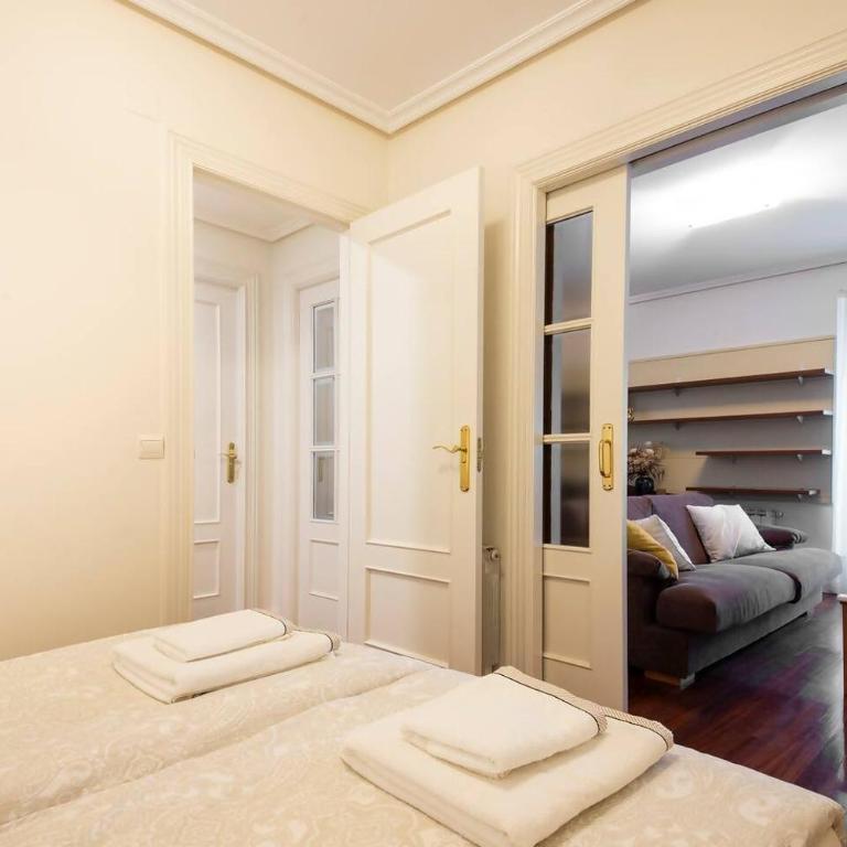 Apartamento en el corazón de la ciudad con parking - Apartamento de 2 dormitorios - 3