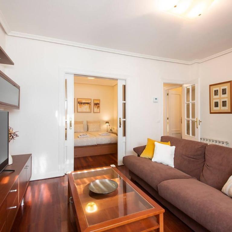 Apartamento en el corazón de la ciudad con parking - Apartamento de 2 dormitorios - 6