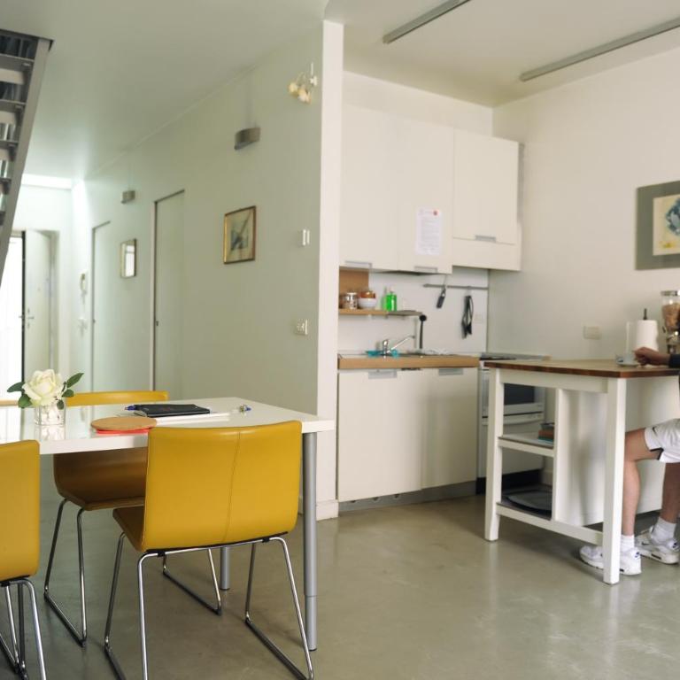 Sant Ambrogio Courtyard Room in shared flat - Room in a shared flat - 11