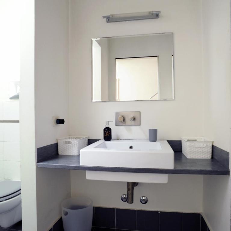 Sant Ambrogio Courtyard Room in shared flat - Room in a shared flat - 12