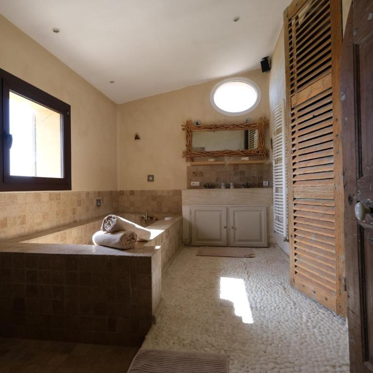 Provençal farmhouse, Mont Ventoux view, 2 pools (1 heated), Bédoin - 10 people - Villa 5 Chambres - 5