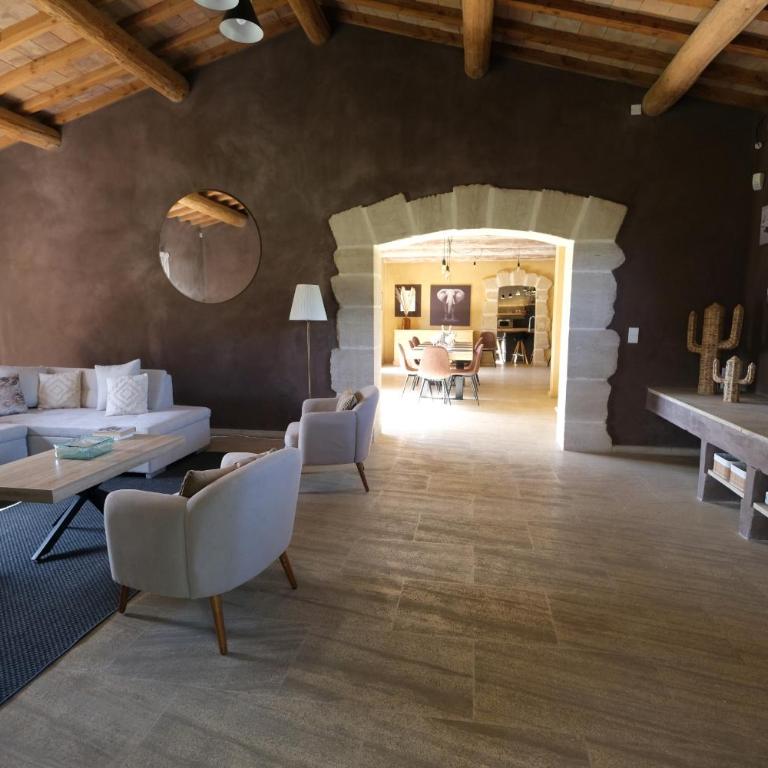 Provençal farmhouse, Mont Ventoux view, 2 pools (1 heated), Bédoin - 10 people - Villa 5 Chambres - 23