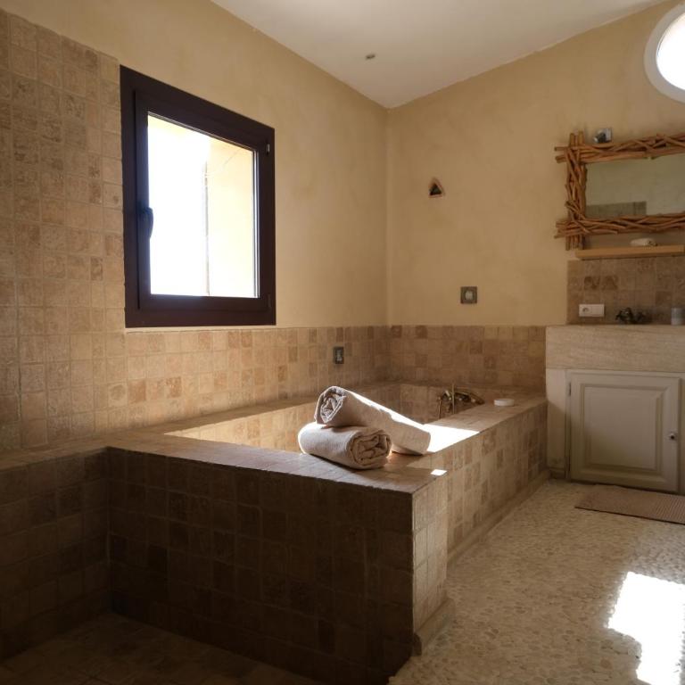 Provençal farmhouse, Mont Ventoux view, 2 pools (1 heated), Bédoin - 10 people - Villa 5 Chambres - 29