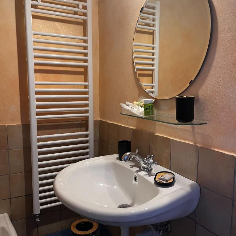 The Monna Lisa Resort - King Room with Balcony - 5