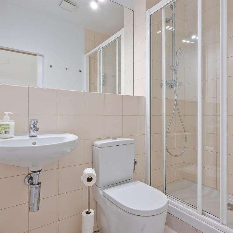 Mihlton Barcelona Boutique B&B - Standard Double Room Interior - 8