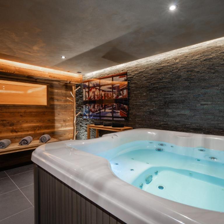 Serrechevalierholidays Chalet Piscine chauffée&Spa, jardin, billard, ping-pong, baby-foot 18 personnes - Maison 6 Chambres - 2