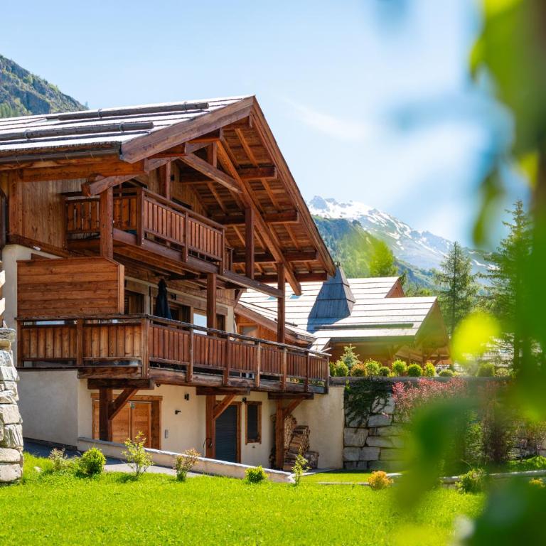 Serrechevalierholidays Chalet Piscine chauffée&Spa, jardin, billard, ping-pong, baby-foot 18 personnes - Maison 6 Chambres - 24