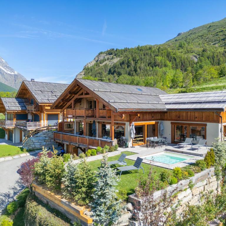 Serrechevalierholidays Chalet Piscine chauffée&Spa, jardin, billard, ping-pong, baby-foot 18 personnes - Maison 6 Chambres - 36