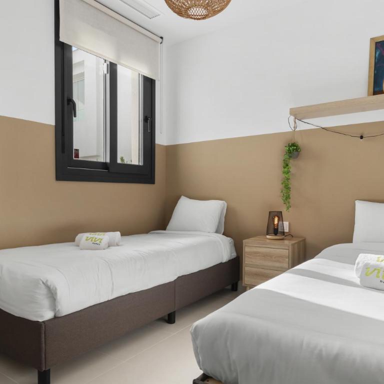 ViVi Homes - Sublime Close to the beach, Garden, Pool & Hot Tub - Three-Bedroom Deluxe Apartment - 22