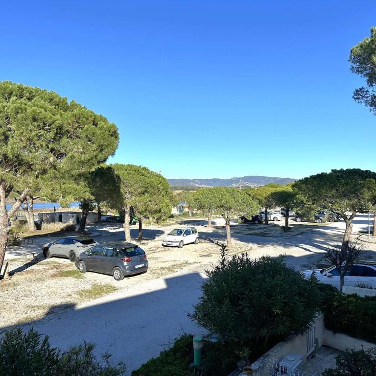 HYEVASS Studio pour 4 personnes proche de la plage des Salins situé à Hyères - Apartment mit 1 Schlafzimmer - 10