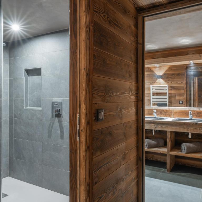Serrechevalierholidays Chalet Piscine chauffée&Spa, jardin, billard, ping-pong, baby-foot 18 personnes - Maison 6 Chambres - 92