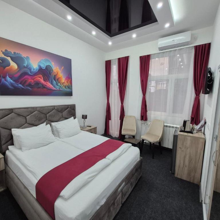 Authentic Belgrade Centre - 4 Suites in One Space, with patios in courtyard for smokers - Four-Bedroom Apartment - 19