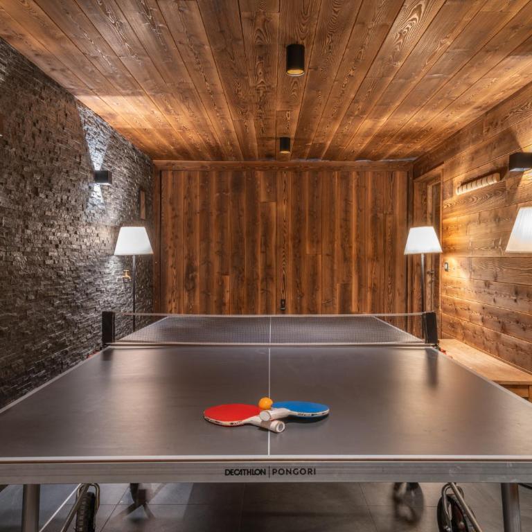 Serrechevalierholidays Chalet Piscine chauffée&Spa, jardin, billard, ping-pong, baby-foot 18 personnes - Maison 6 Chambres - 74
