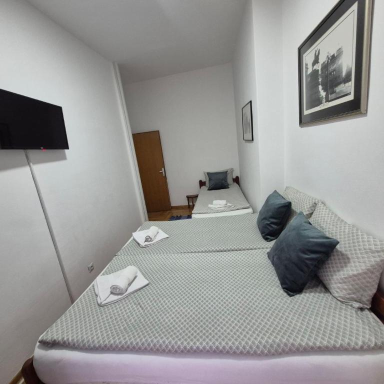 Authentic Belgrade Centre Apartments for large groups, Republic Square - Up to 39 people in 4 apartments - Apartman s 4 Spavaće Sobe i Terasom - 12