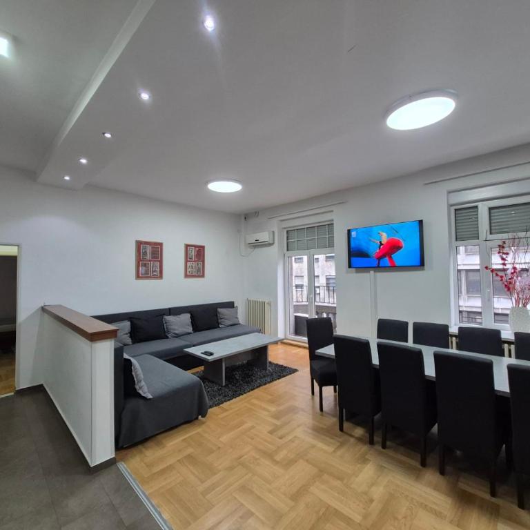 Authentic Belgrade Centre Apartments for large groups, Republic Square - Up to 39 people in 4 apartments - Apartman s 4 Spavaće Sobe i Terasom - 17