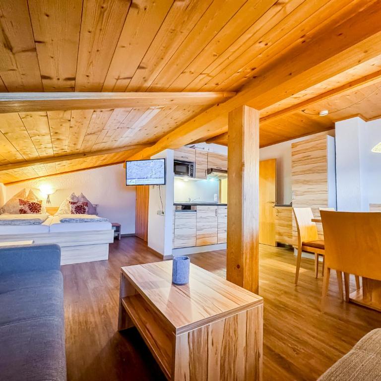 Appartement Bergfried Kaprun, Ski-in Ski-out, Sommerkarte und Panoramablick - Comfort Apartment mit 1 Schlafzimmer und Balkon - 2. Etage - 3