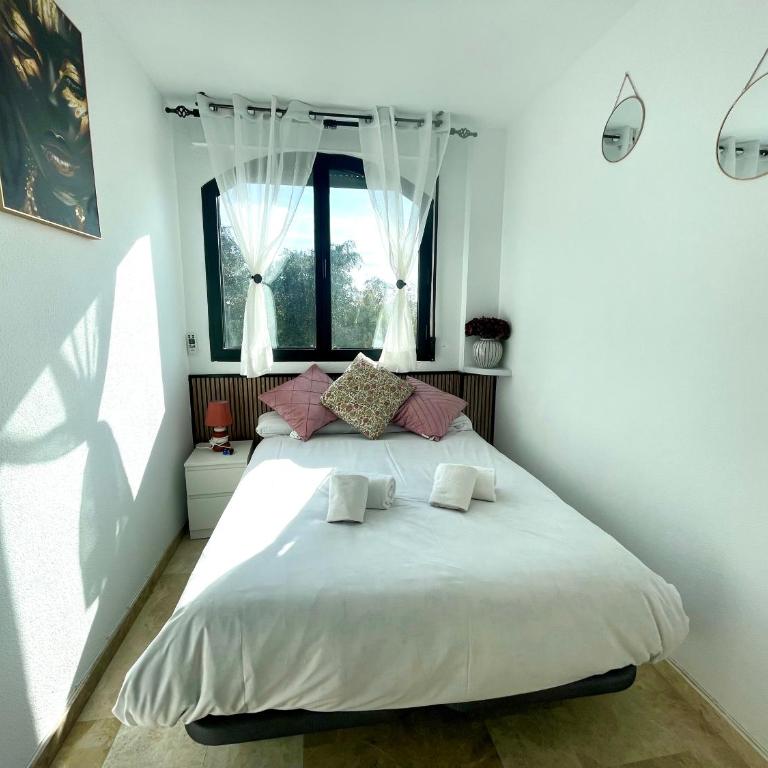 Geysotur Balcón del Puente Romano con Parking Gratis - Two-Bedroom Apartment - 5