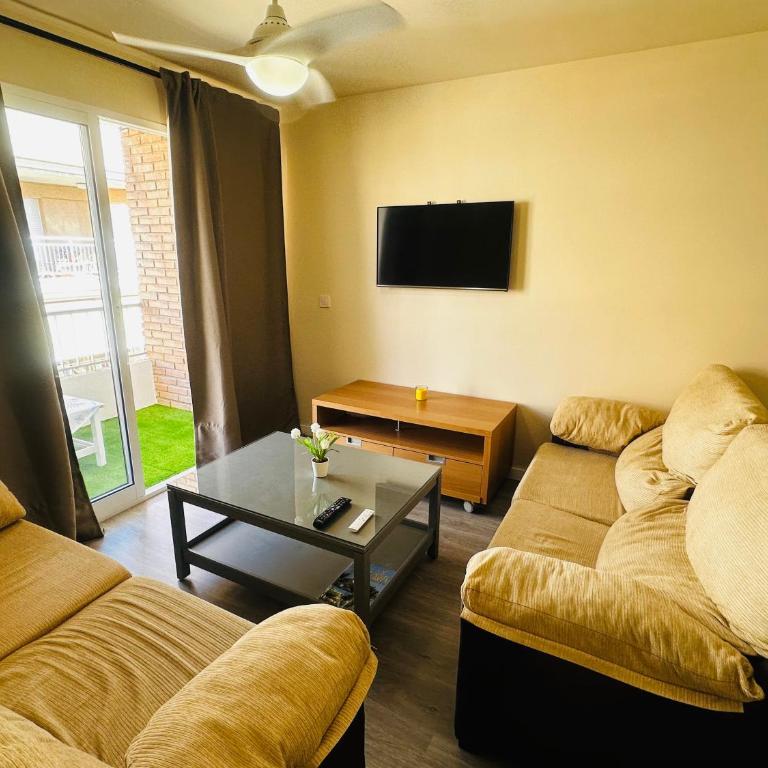 Apartamento en última planta 4 recien reformado en Playa La Colonia con Ascensor - Apartamento de 3 dormitorios con vistas a las montañas - 2