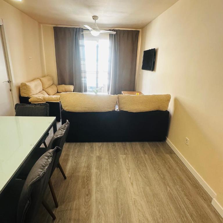 Apartamento en última planta 4 recien reformado en Playa La Colonia con Ascensor - Apartamento de 3 dormitorios con vistas a las montañas - 3
