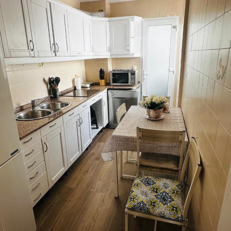 Apartamento en última planta 4 recien reformado en Playa La Colonia con Ascensor - Apartamento de 3 dormitorios con vistas a las montañas - 7