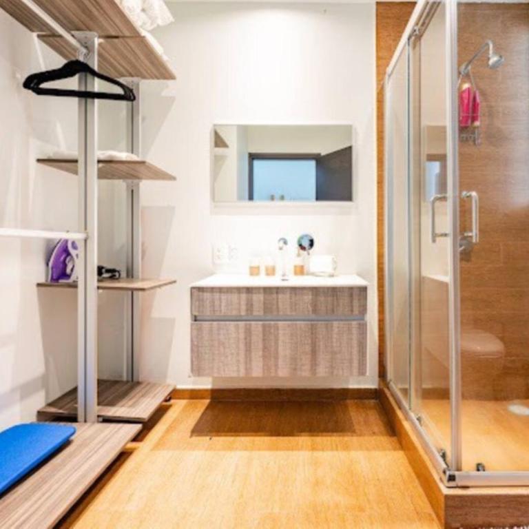 S2306- 1BR 1 BTH Deluxe - One-Bedroom Apartment - 10