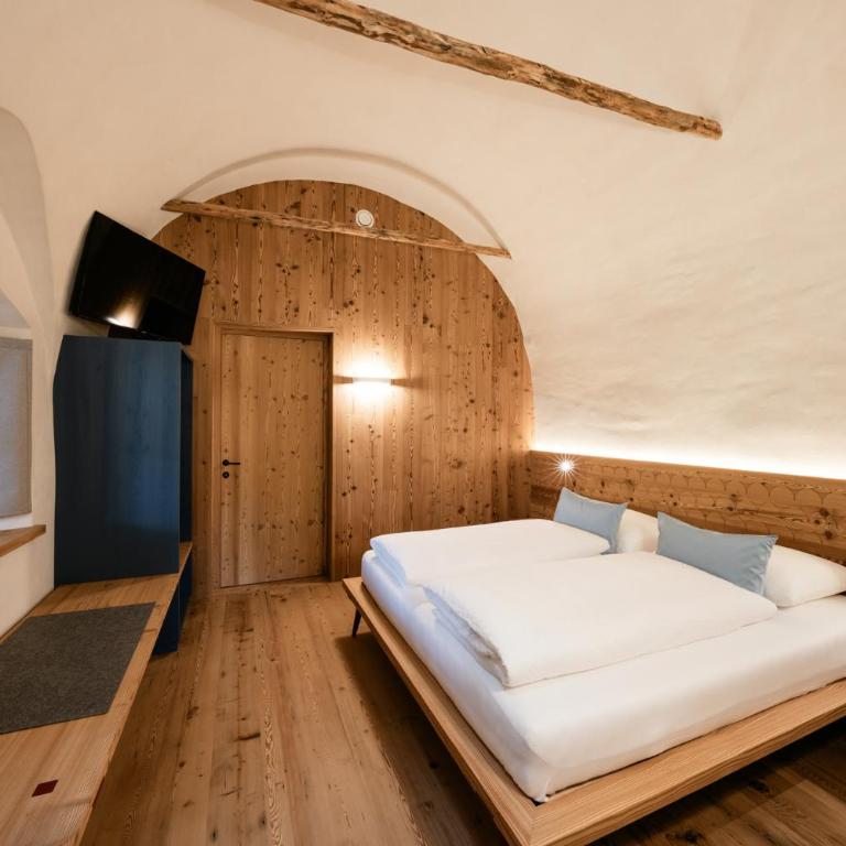 OBERBUCHFELDER historic farmhouse - Deluxe Two-Bedroom Apartment - 10